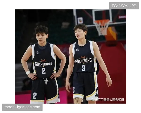 杨力维训练完直接拎爱马仕去吃宵夜？